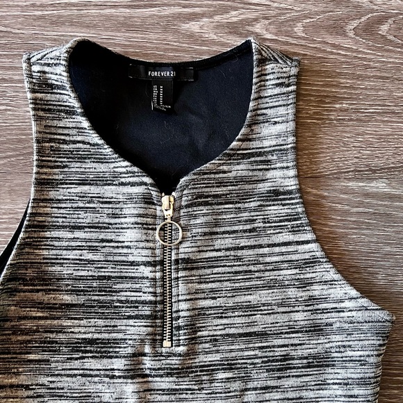 Forever 21 / Zippered Crop Top / M / ⛓️‍💥 - Picture 4 of 6